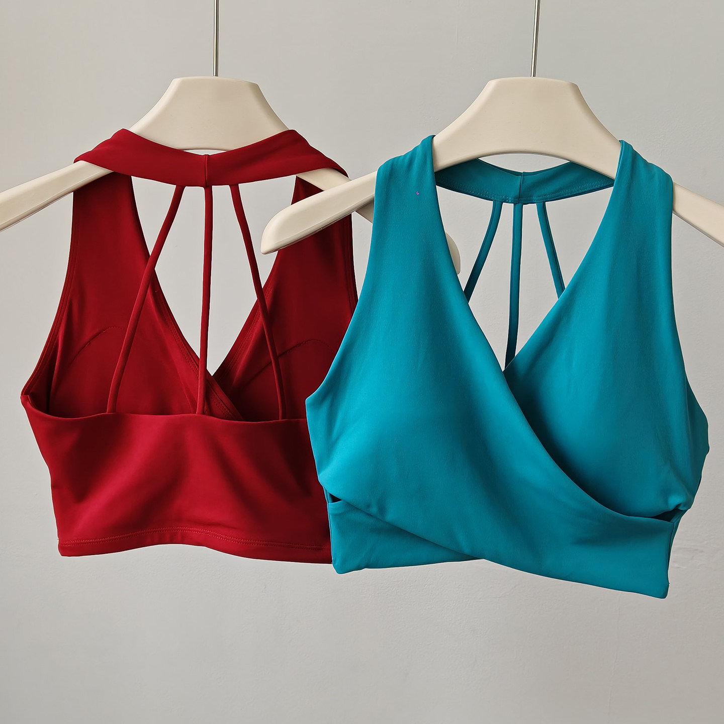 Pilates Yoga One - Uniwersalny sportowy biustonosz z dekoltem w