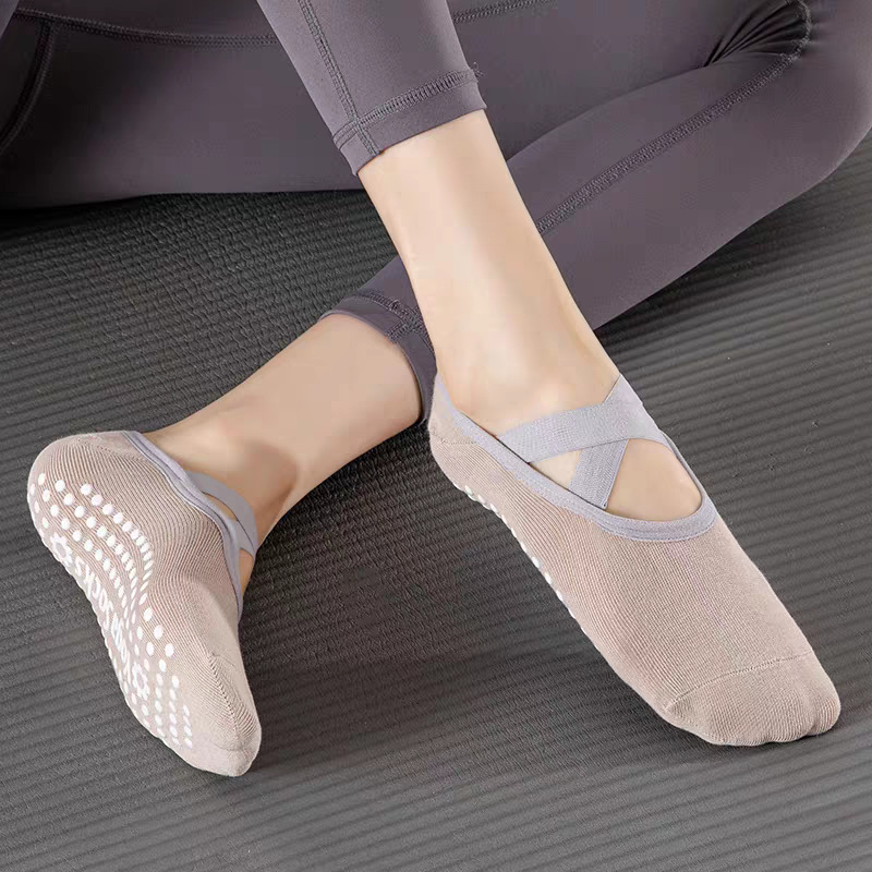 Profesjonalne damskie skarpety – Pilates & Yoga Unleashed Studio recenzja i cena